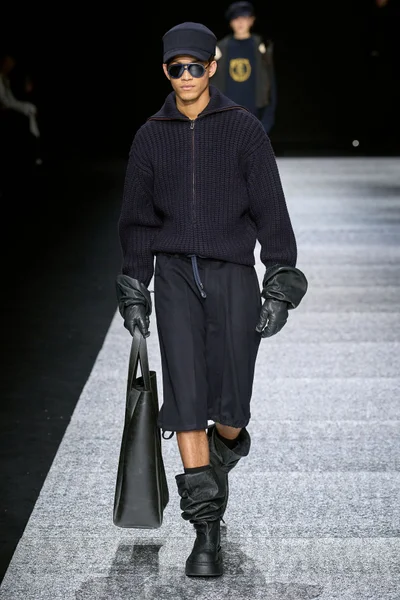 Look 10